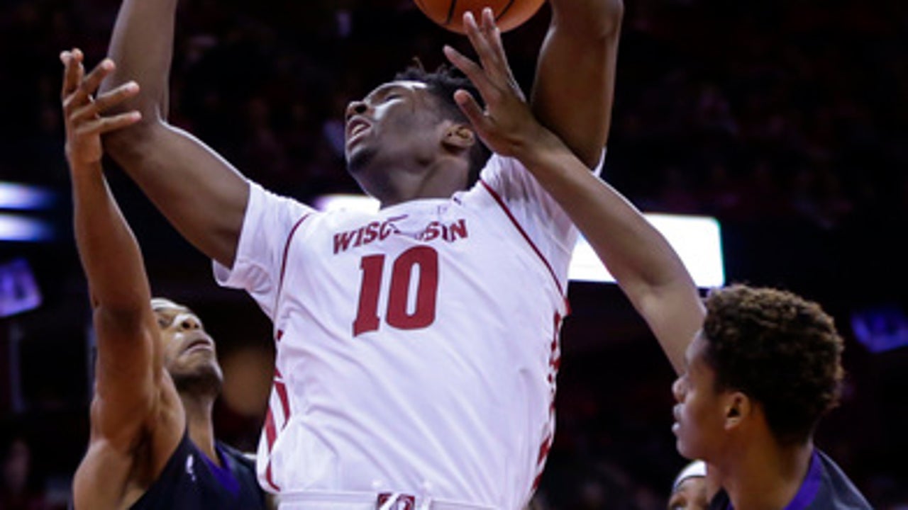 Hayes has 17, No. 16 Wisconsin rolls over Prairie View A&M